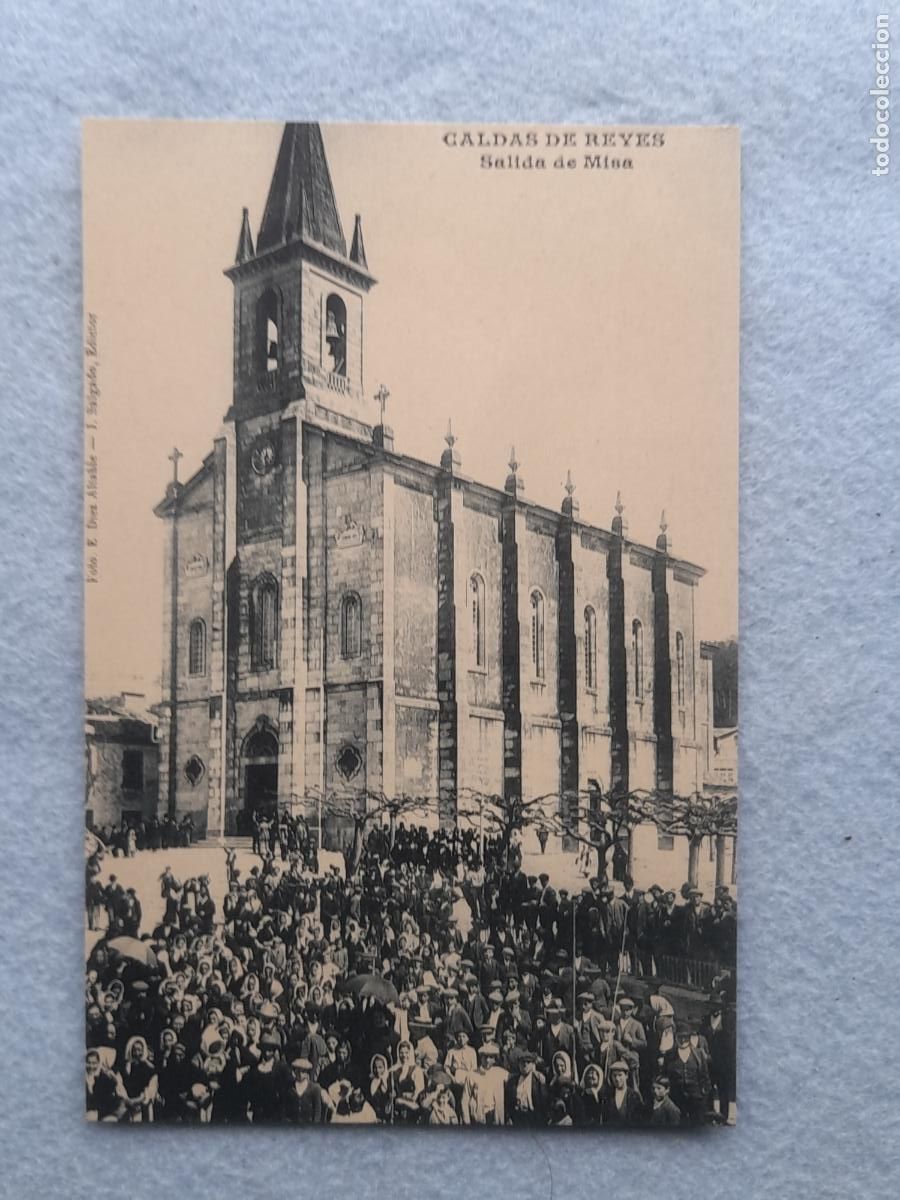 Postales: Caldas de Reyes. Salida de misa.