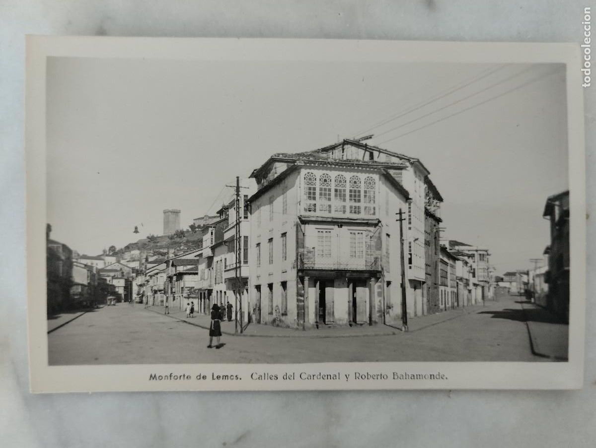 Postales: POSTAL FOTOGRAFICA LUGO. MONFORTE DE LEMOS. CALLES DEL CARDENAL Y ROBERTO BAHAMONDE