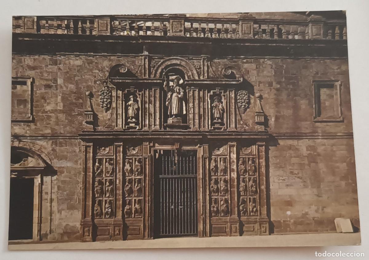 Postales: SANTIAGO DE COMPOSTELA (LA CORU&Ntilde;A). PUERTA SANTA (1964) - FRANQUEO