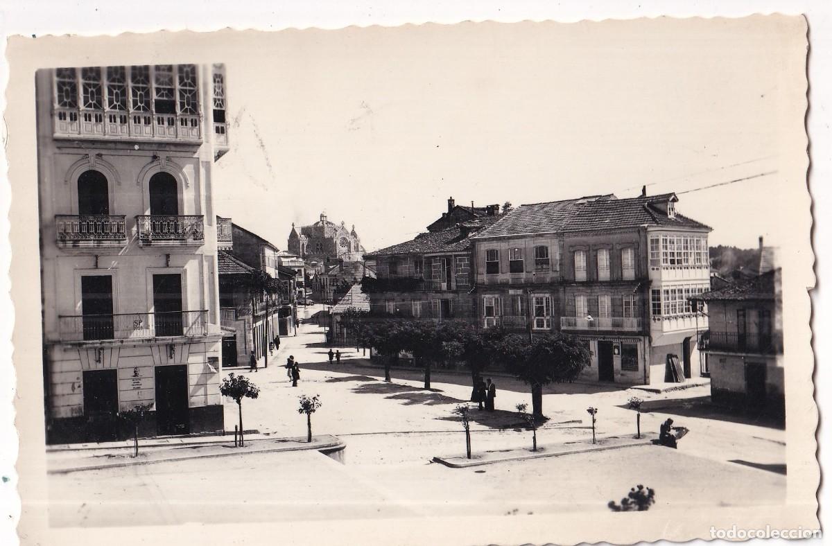 Postales: 2 Carballino. Vista parcial de la Plaza. Al fondo la Iglesia nueva. Circulada. Arribas.