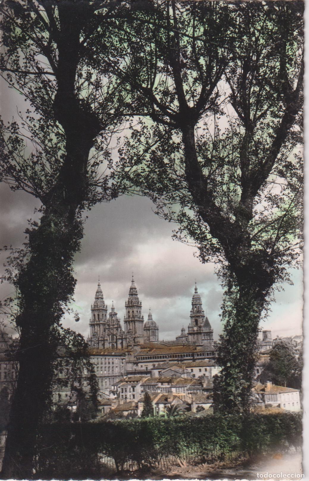 Postales: SANTIAGO DE COMPOSTELA, VISTA DESDE EL PASEO DE LA HERRADURA - EDICIONES LUJO N&ordm;3 - S/C