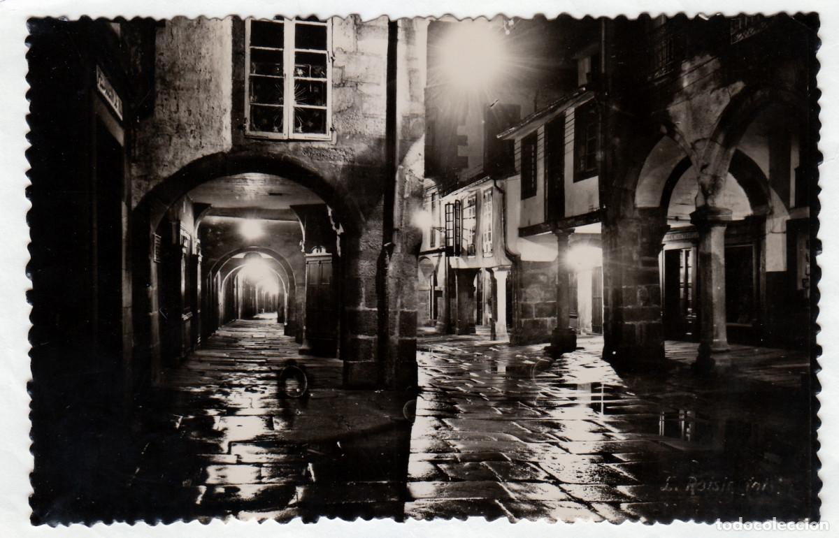 Postales: Santiago de Compostela. R&uacute;a del Villar de noche. N&ordm; 20. L. Roisin. bm