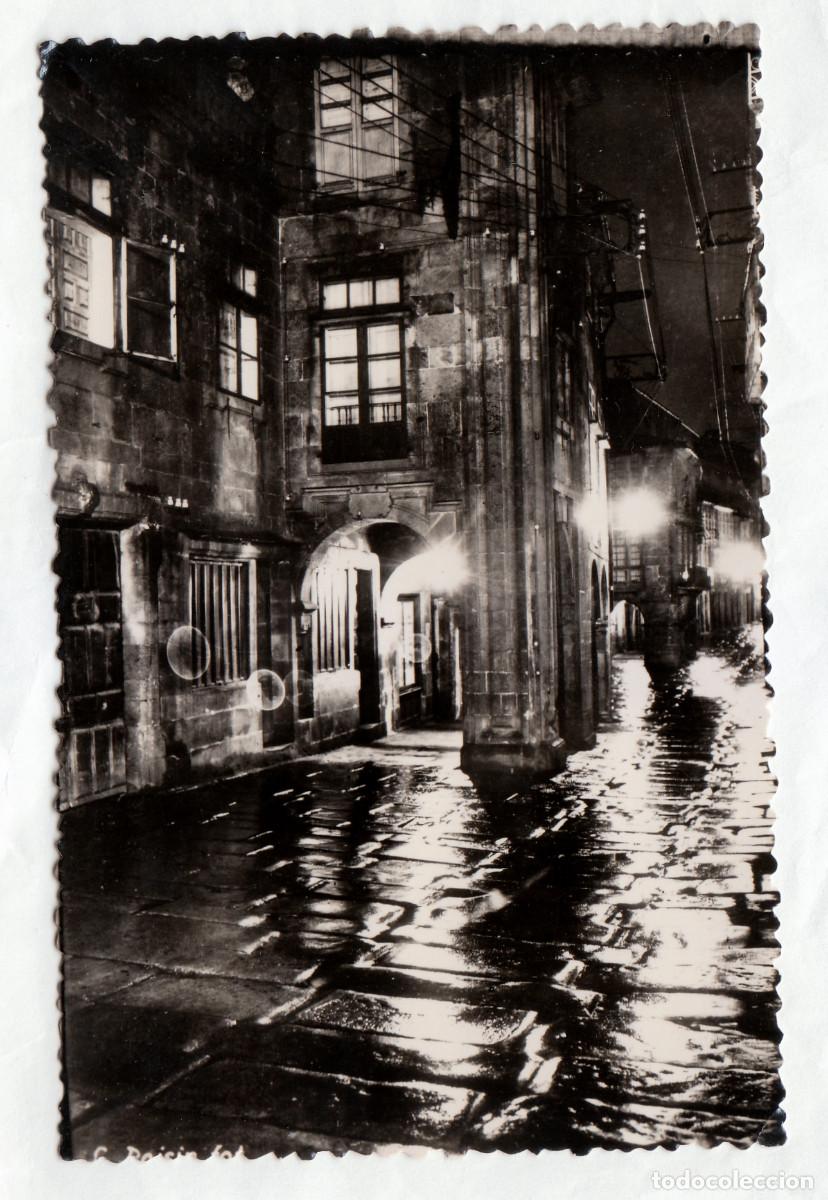 Postales: Santiago de Compostela. R&uacute;a del Villar de noche. N&ordm; 30. L. Roisin. bm