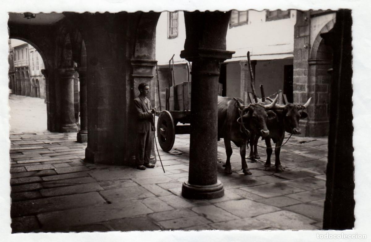 Postales: Santiago de Compostela. T&iacute;pica carreta en la R&uacute;a Nueva. Carrabella, Zaragoza. bm