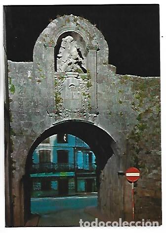 Postales: PUERTA DE SANTIAGO. MUALLA ROMANA NOCTURNA.- LUGO