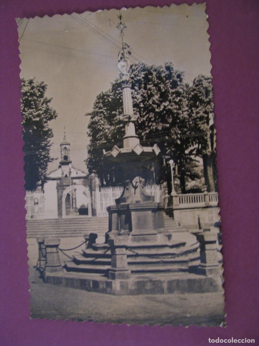 Postales: POSTAL FOTOGRAFICA DE PORRI&Ntilde;O. FUENTE DEL CRISTO Y PASEO DE B. CARRERA. CIRCULADA 1958
