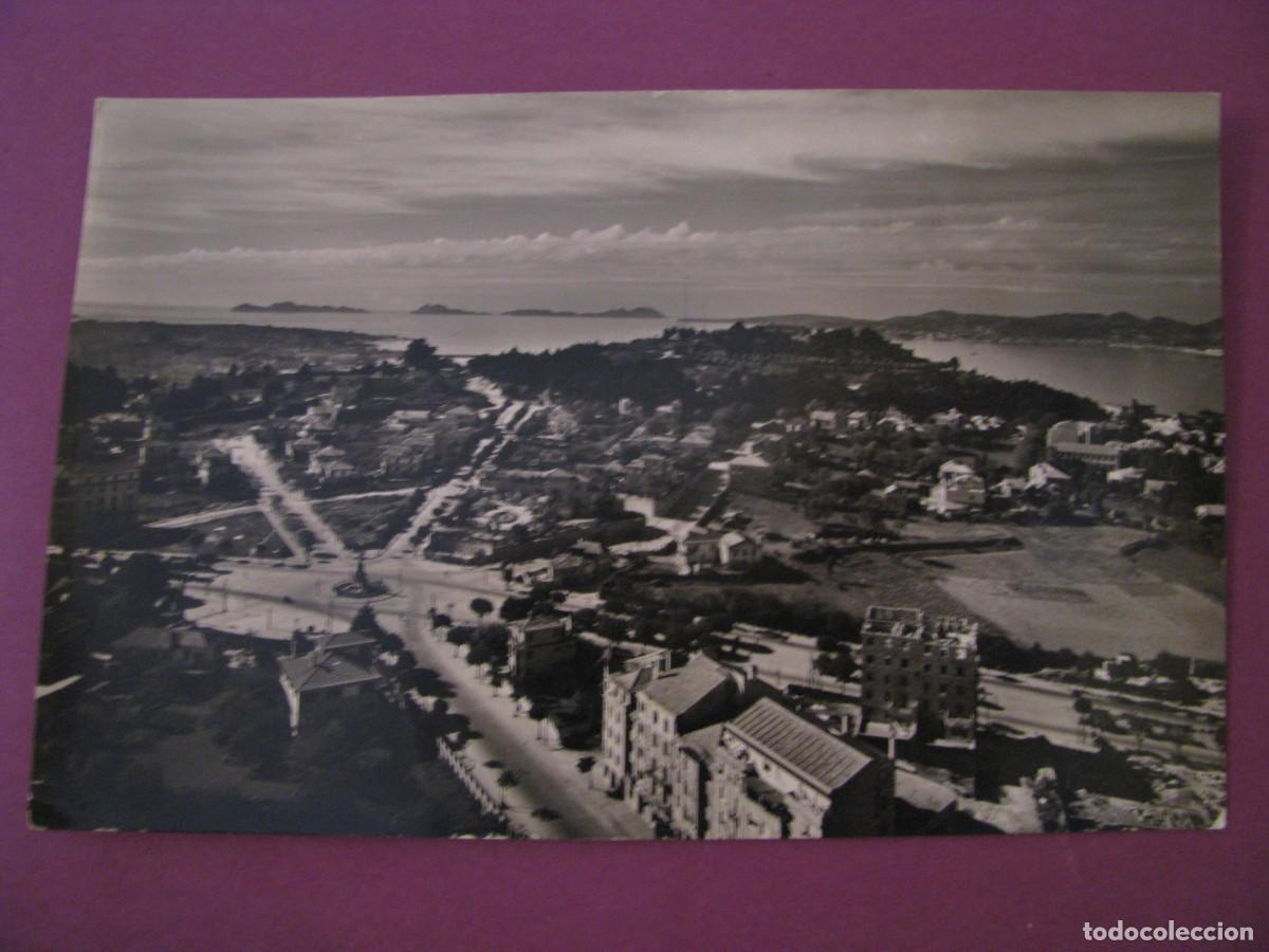 Postales: POSTAL FOTOGRAFICA DE VIGO. PLAZA DE ESPA&Ntilde;A Y EL CASTRO. POSTALES MADRID. CIRCULADA 1958