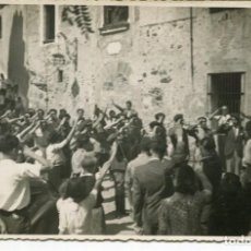 Postales: PAMPLONA-SALUDO DE REQUETES A LA ENTRADA -AÑO 1936-FOTOGRÁFICA. Lote 312993413