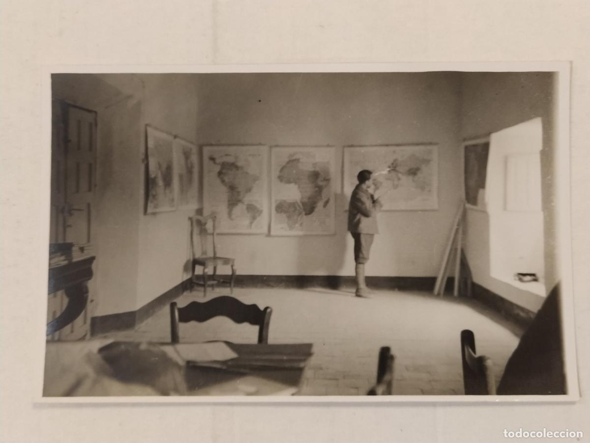 Postales: GUERRA CIVIL - MILITAR OBSERVANDO MAPAS - A&Ntilde;O 1937 - POSTAL ANTIGUA