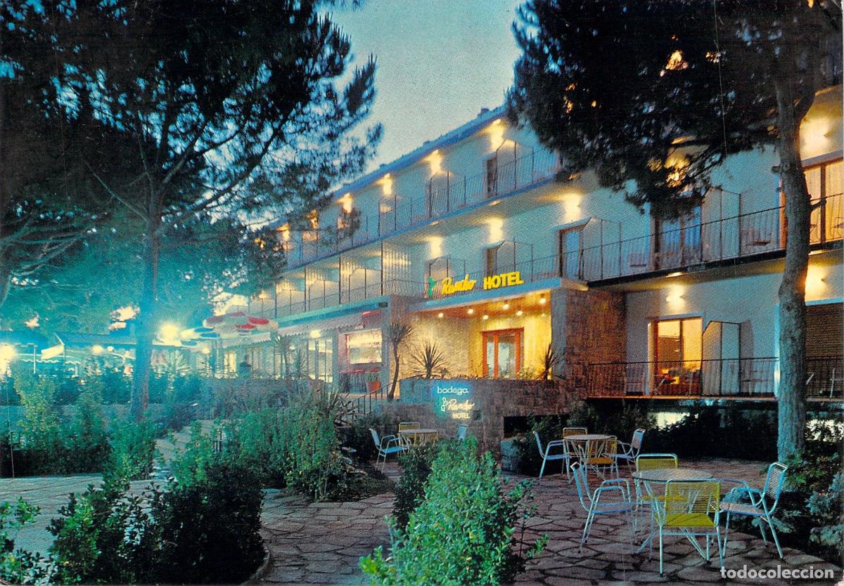 Postales: Postal del Rancho Hotel en Castelldefels con Vista Nocturna