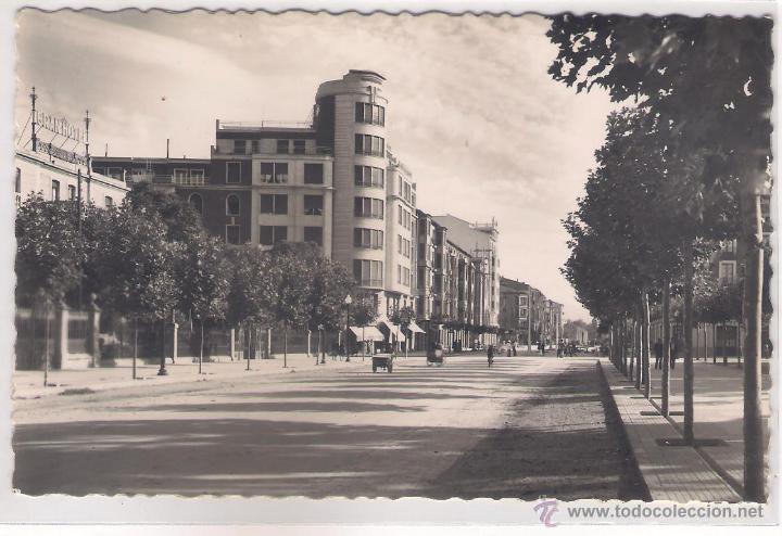 Postales: POSTAL DE LOGRO&Ntilde;O ,AVENIDA VARA DE REY . - Foto 1