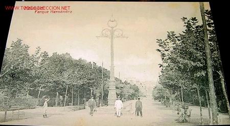 Postales: ANTIGUA POSTAL DE MELILLA - PARQUE HERNANDEZ - Foto 1