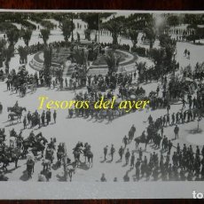 Postales: MELILLA 1920, POSTAL FOTOGRÁFICA DEL ACTO MILITAR CON EL GENERAL SILVESTRE, MIDE 13,5 X 10 CMS.. Lote 232877960