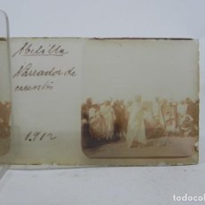 Postales: FOTOGRAFIA ESTEREOSCOPICA DE MELILLA, NARRADOR DE CUENTOS, AÑO 1912, REALIZADA EN CRISTAL, MIDE 10,6
