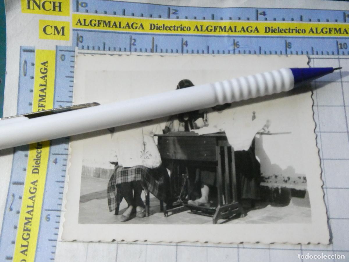Postales: FOTO FOTOGRAF&Iacute;A DE MELILLA. FOT&Oacute;GRAFO GUIRADO. NI&Ntilde;AS MUJERES M&Aacute;QUINA DE COSER BORDADORAS. 706