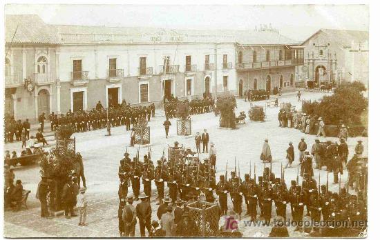 Postales: POSTAL DE UNA PARADA MILITAR - Foto 1