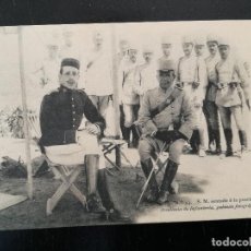 Postales: POSTAL DE LA ACADEMIA DE INFANTERIA GABINETE FOTOGRAFICO 1911 - 53 - S.M. SENTADO A LA PUERTA DE SU