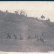 Postales: POSTAL FOTOGRAFICA SOLDADOS EN CAMPO DE GUERRA 1915 - FRANCESA. Lote 171536815