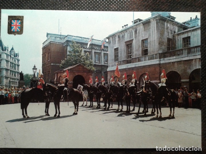 Postales: POSTAL INGLATERRA. CAMBIO DE LA GUARDIA, EDIFICIO DE LA GUARDIA DE CABALLERIA. - Foto 1