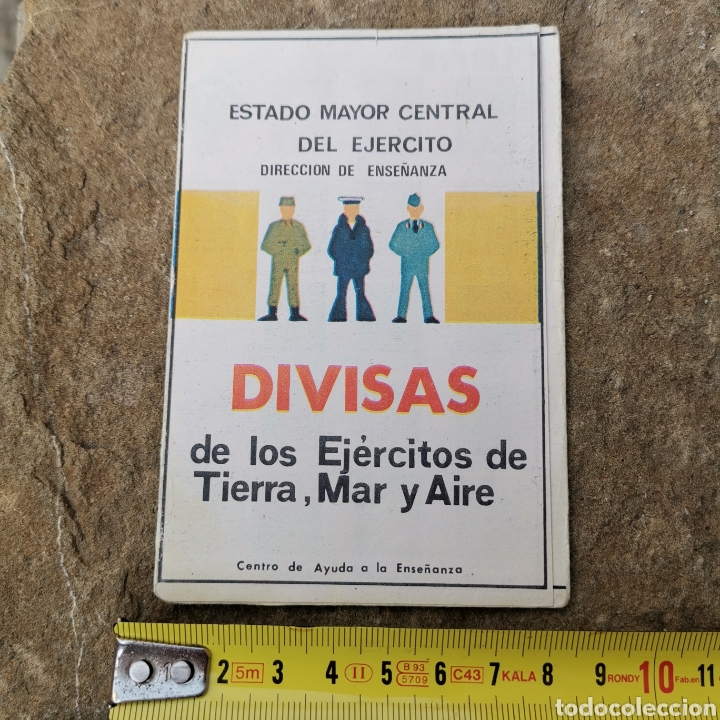 Postales: Tr&iacute;ptico Divisas de los ejercitos de Tierra, Mar y aire. Estado Mayor Central del Ej&eacute;rcito - Foto 1