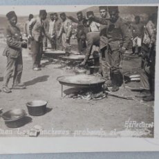 Postales: TETUAN - LOS RANCHEROS PROBANDO EL RANCHO- POSTAL FOTOGRAFICA - FECHADA EN 1914. Lote 364124296