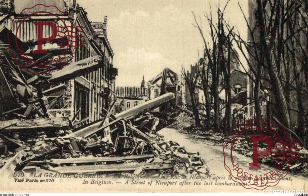 Cartoline: LA GRANDE GUERRE EN BELGIQUE UNE RUE DE NIEUPORT APR&Egrave;S LE DERNIER BOMBARDEMENT GUERRE WAR MILITAIR