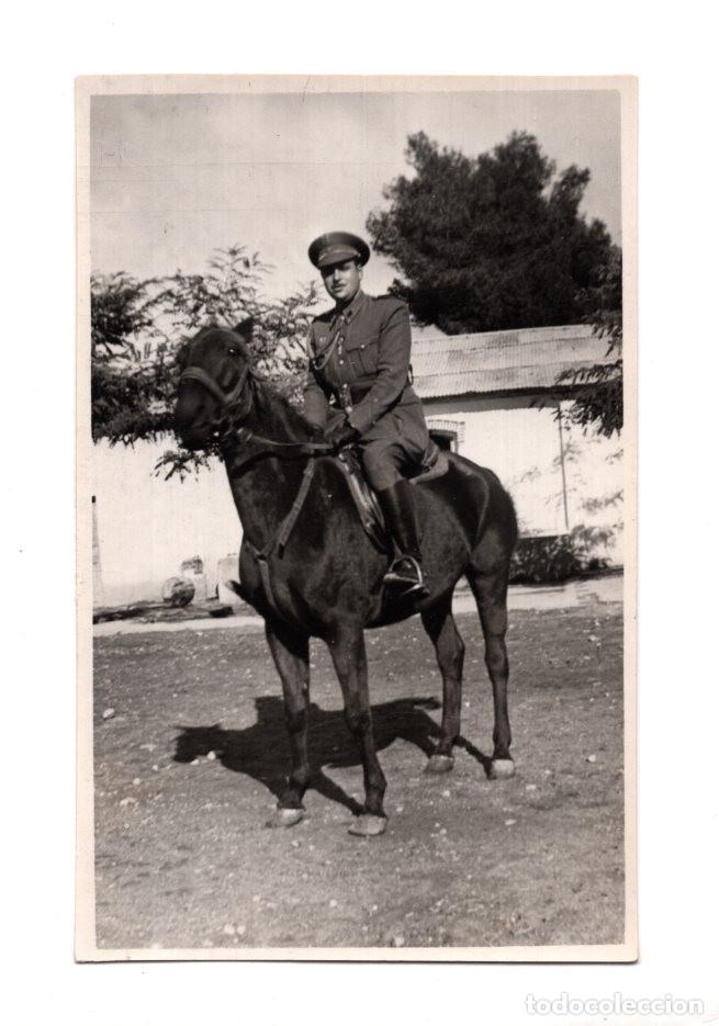 Postales: OFICIAL DE CABALLER&Iacute;A MONTADO A CABALLO, POSIBLEMENTE DURANTE LA POSGUERRA. A&Ntilde;OS 40.