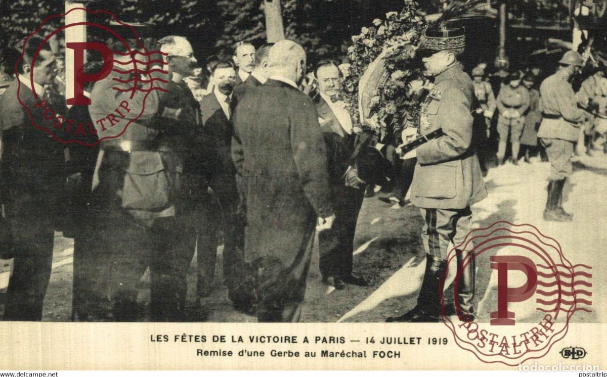 Postais: LES FETES DE LA VICTOIER A PARIS 14 JUILLET 1919 DEVANT REMISE DUNE GERBE AU MARECHAL MILITAIRE MI