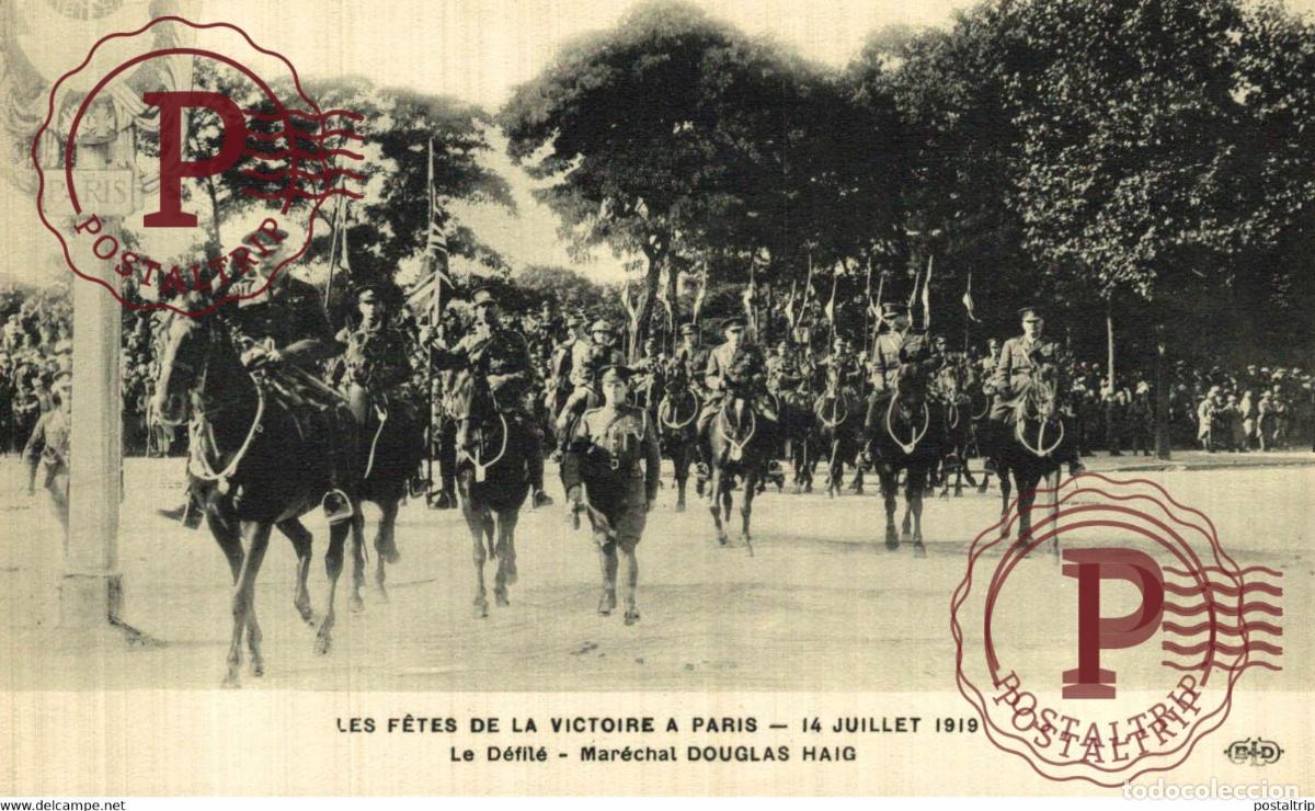 Postales: LES FETES DE LA VICTOIER A PARIS 14 JUILLET 1919 AVANT LE DEFILE MARECHANT DOUGLAS AMERICAINS MILITA