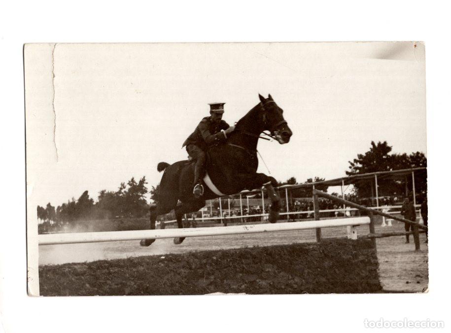 Postales: JINETE MILITAR REALIZANDO SALTO DE H&Iacute;PICA SOBRE OBST&Aacute;CULO DE BARRA, COMPETICI&Oacute;N, EXHIBICI&Oacute;N ECUESTRE