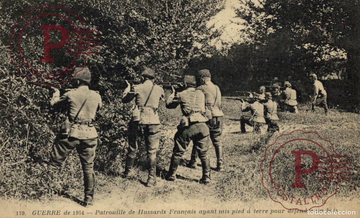 Postales: GUERRE 1914 Patrouille de Hussards Francais ayant mis pied &agrave; terre pour defendre un bois