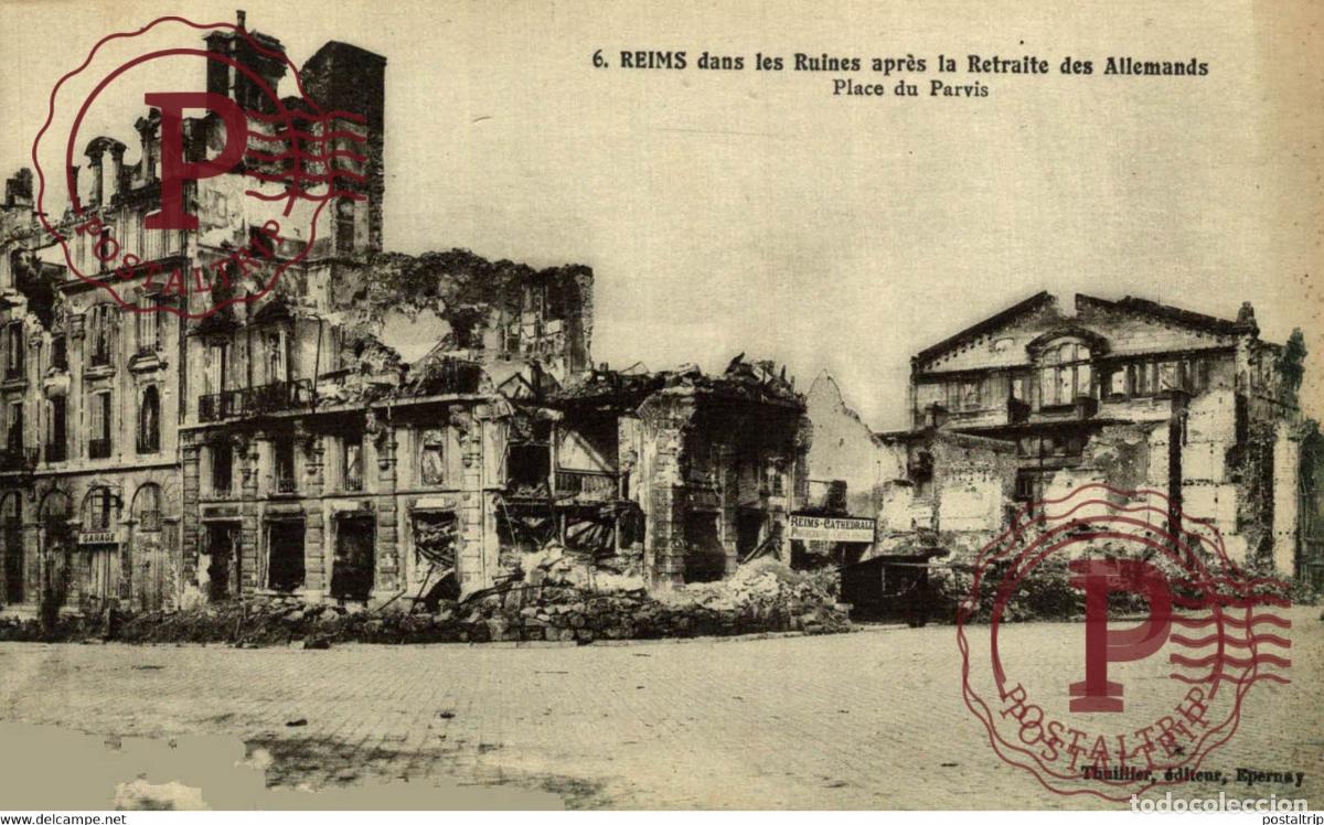 Postais: Reims dans les Ruines apr&eacute;s la Retraite des Allemands Place du Parvis MILITARY MILITAIRE MILIT&Auml;R