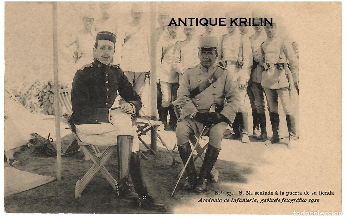 Postales: ACADEMIA DE INFANTERIA 1911 N&ordm; 53 S.M. SENTADO A LA PUERTA DE SU TIENDA / HAUSER MENET