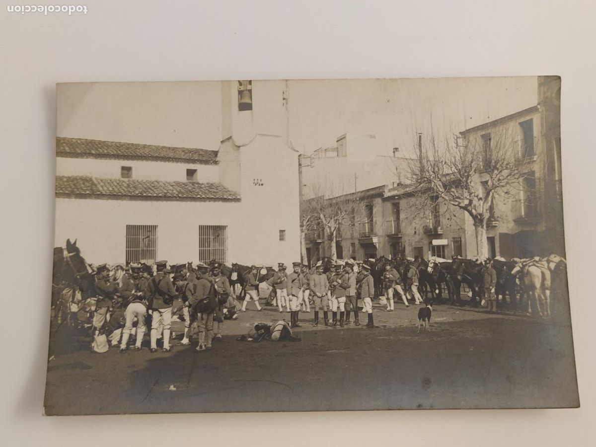 Postales: MILITARES EN UNA PLAZA - LUGAR SIN IDENTIFICAR - FOTOGRAFICA - POSTAL ANTIGUA - (116.741)