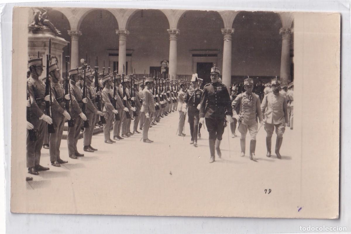 Postales: Toledo 1920 Revista del Rey Alfonso XIII, en el patio del Alcazar. Despu&eacute;s de jura bandera Pr&iacute;ncipe