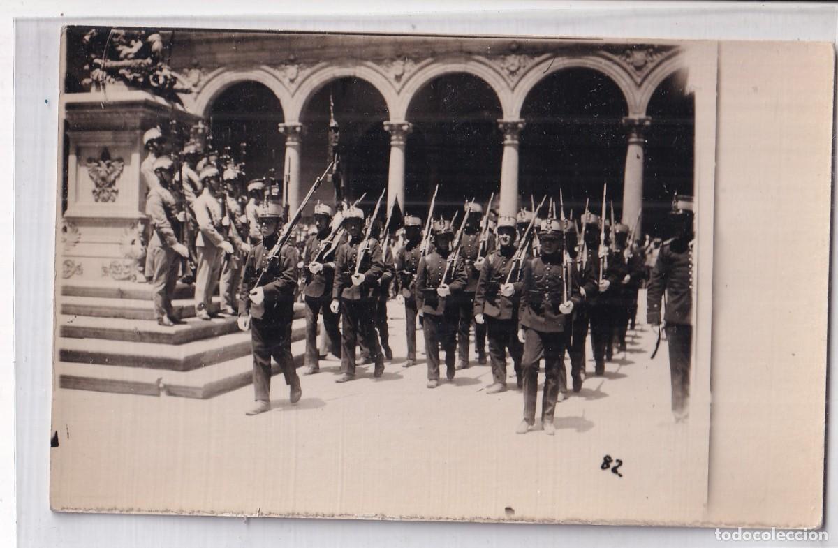 Postales: Toledo 1920 Revista del Rey Alfonso XIII, en el patio del Alcazar. Despu&eacute;s de jura bandera Pr&iacute;ncipe
