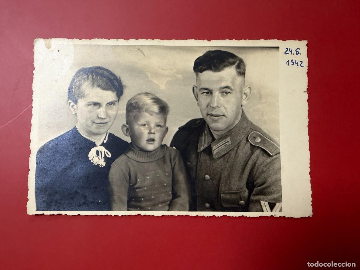 Postales: POSTAL FOTOGR&Aacute;FICA - RETRATO FAMILIAR CON MILITAR ALEM&Aacute;N - 24-5-1942