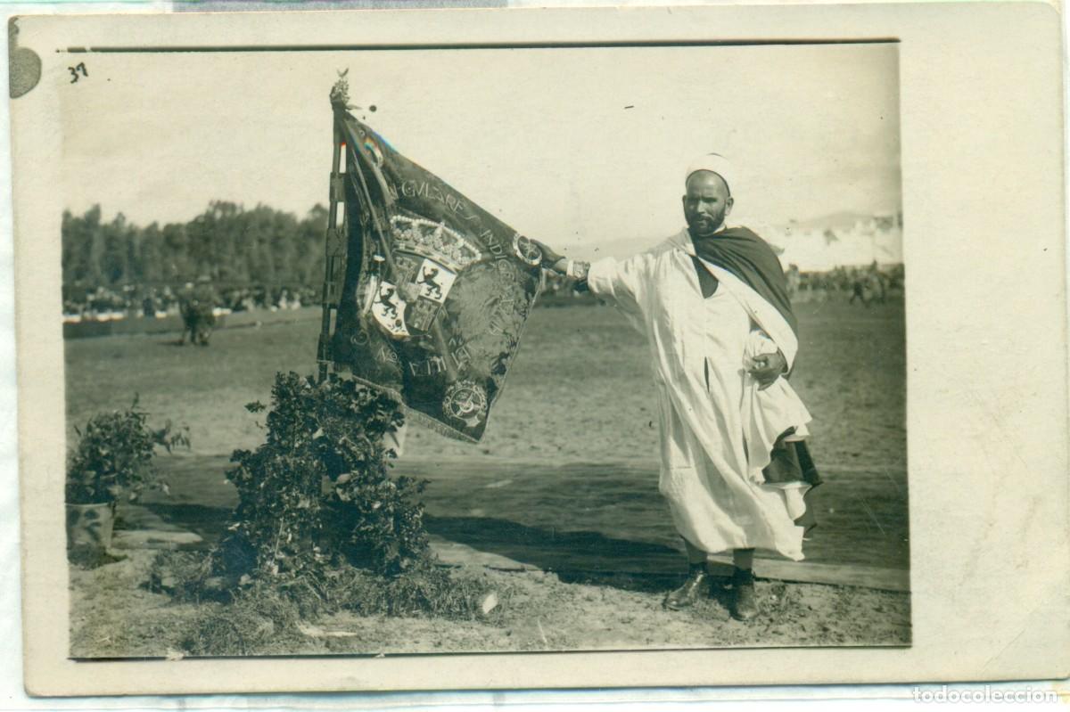 Postales: 1926. BANDERA. GUI&Oacute;N GRUPO FUERZAS REGULARES INDIGENAS MELILLA N&ordm; 2. FOTOGR&Aacute;FICA. PIEZA &Uacute;NICA.