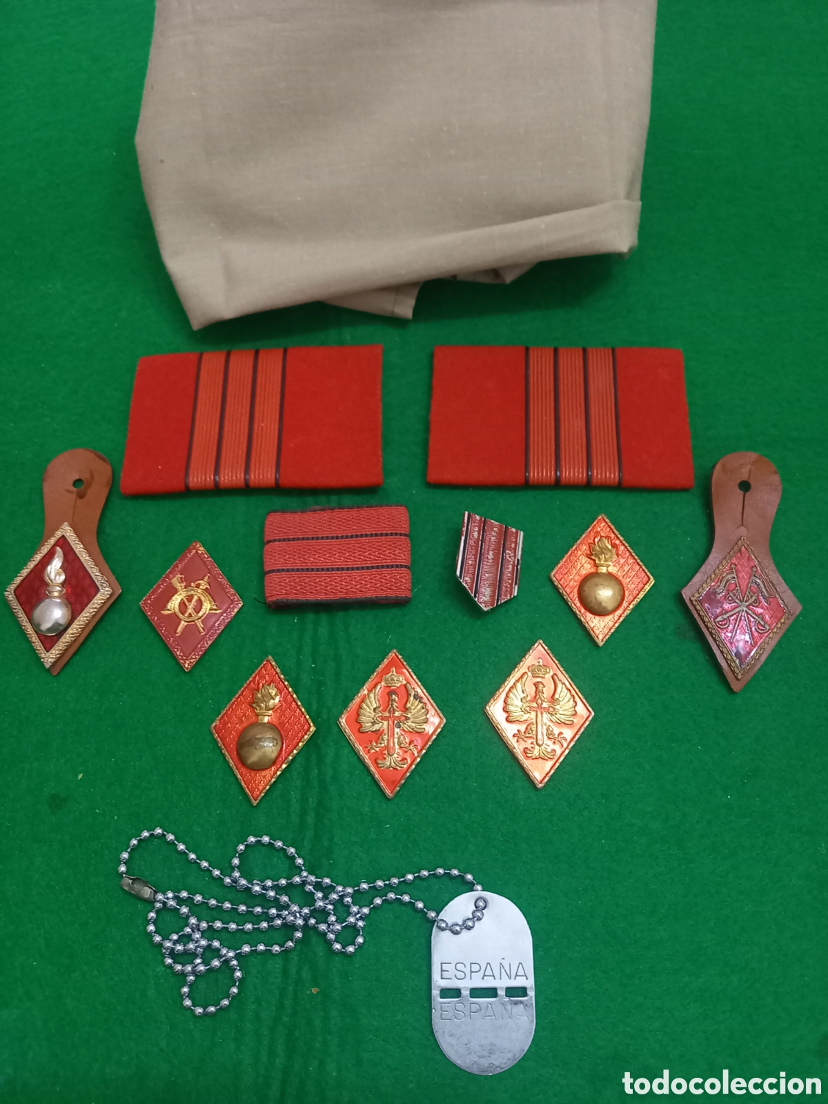 Postales: Lote Militaria Espa&ntilde;a - Insignias de Cabo, Chapa de Identificaci&oacute;n y Pa&ntilde;uelo de Gala