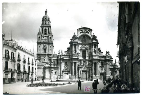 Postales: FACHADA PRINCIPAL DE LA CATEDRAL Y PLAZA DE BELLUGA,                P19180 - Foto 1