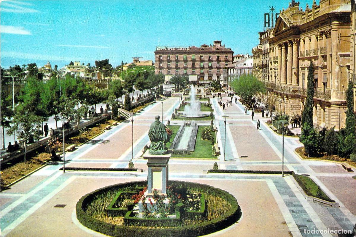 Postales: Postal de la Glorieta de Espa&ntilde;a en Murcia con fuentes y jardines