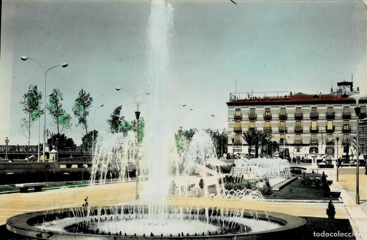 Postales: POSTAL MODERNA DE MURCIA. FUENTES GLORIETA ESPA&Ntilde;A AL FONDO HOTEL VICTORIA. P-MUR-297