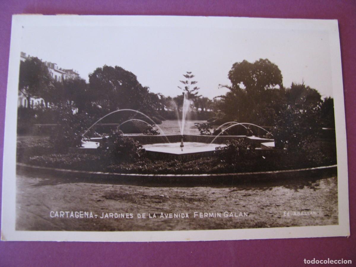 Postales: POSTAL FOTOGRAFICA DE CARTAGENA. ED. ABELLAN. JARDINES DE LA AVENIDA FERMIN GALAN
