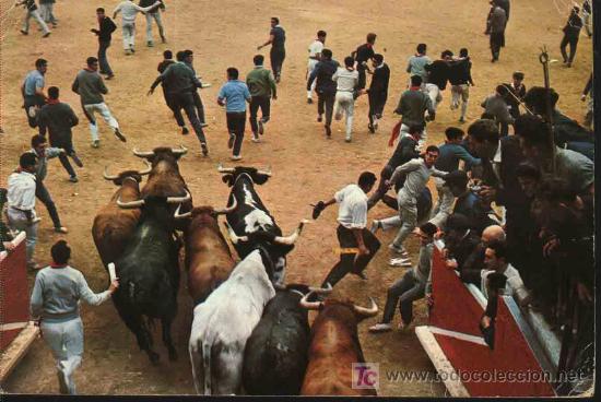 Postales: PAMPLONA : Encierro de los toros. Ed Complex. 1965. 13x19 - Foto 1