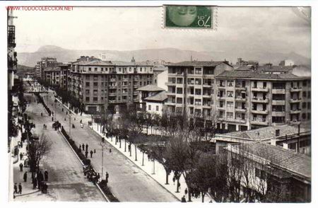 Postales: PAMPLONA AVENIDA DEL GENERALISIMO FRANCO - Foto 1