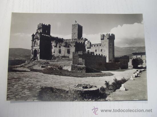 Postales: CASTILLO DE JAVIER (NAVARRA) - VISTA DEL CASTILLO Y BASILICA - Foto 1