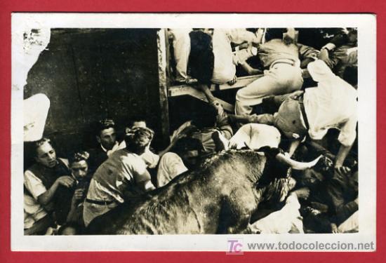 Postales: PAMPLONA, ENCIERRO DE LOS TOROS,   P34398 - Foto 1