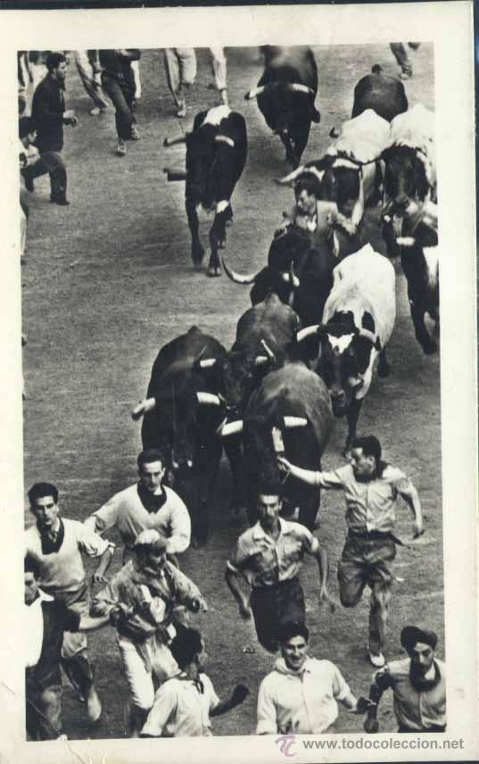 Postales: PAMPLONA (NAVARRA).- ENCIERRO DE LOS TOROS - Foto 1
