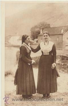Postales: Ochagavia.- Muchachas Salacencas en traje de gala. - Foto 1