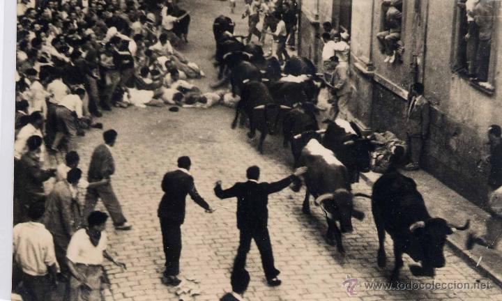 Postales: PAMPLONA (NAVARRA).- ENCIERRO DE LOS TOROS - Foto 1